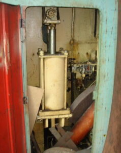 Pressa per estrusione a freddo Barnaul K0034 - 250 ton (ID:75983) - Dabrox.com