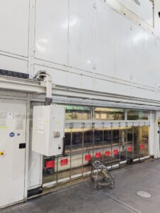 Pressa per stampaggio Muller Weingarten HUQ 4.1100 - 1100 ton (ID:76410) - Dabrox.com