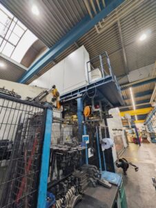 Pressa per stampaggio Muller Weingarten HUQ 4.1100 - 1100 ton (ID:76410) - Dabrox.com