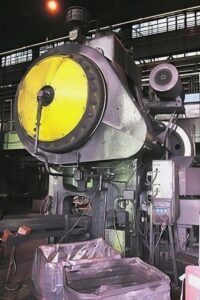Pressa per stampaggio a caldo Massey - 1800 ton