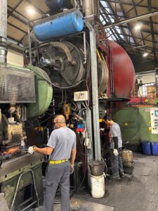 Pressa per stampaggio a caldo Eumuco SP 100 - 1000 ton (ID:76338) - Dabrox.com