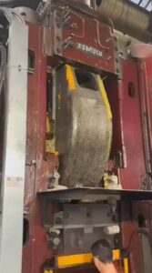 Pressa per stampaggio a caldo Eumuco SP 100 - 1000 ton (ID:76338) - Dabrox.com