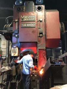 Pressa per stampaggio a caldo Manzoni SR1000 - 1000 ton (ID:S85386) - Dabrox.com