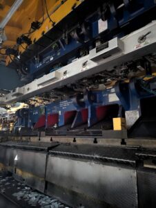 Pressa per stampaggio Arisa TP1600-4500-2300 - 1600 ton (ID:76346) - Dabrox.com