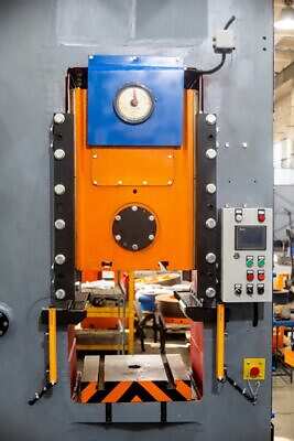 Pressa a ginocchiera Barnaul KB8336 - 400 ton (Foto 1)