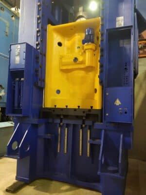 Pressa per rifilatura TMP Voronezh KA9540 - 1000 ton (Foto 3)