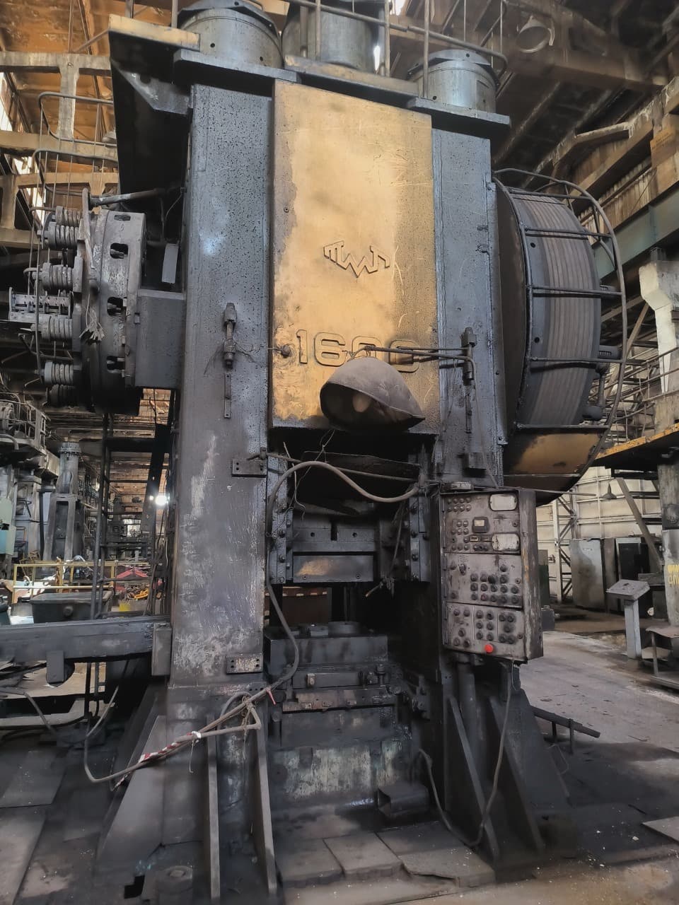 Pressa per forgiatura a caldo TMP Voronezh KB8042 - 1600 ton