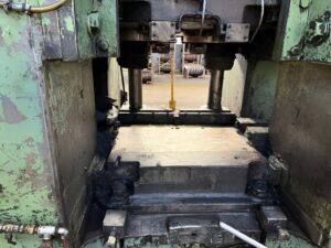 Pressa per stampaggio a caldo Clearing EF11600 - 1600 ton (ID:76254) - Dabrox.com