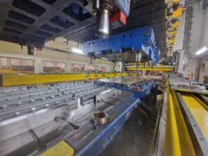 Pressa per stampaggio Aida DSF-TE4-20000-730-250 - 2000 ton (ID:76378) - Dabrox.com