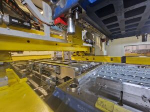 Pressa per stampaggio Aida DSF-TE4-20000-730-250 - 2000 ton (ID:76378) - Dabrox.com