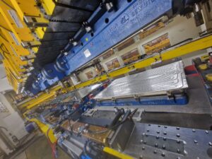 Pressa per stampaggio Aida DSF-TE4-20000-730-250 - 2000 ton (ID:76378) - Dabrox.com