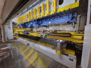 Pressa per stampaggio Aida DSF-TE4-20000-730-250 - 2000 ton (ID:76378) - Dabrox.com