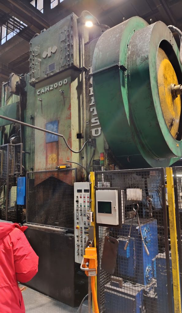 Pressa per stampaggio a caldo Komatsu CAH2000 - 2000 ton (ID:76397) - Dabrox.com