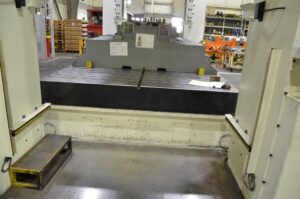 Pressa per stampaggio Simpac DE4P1500 - 1500 ton (ID:76364) - Dabrox.com