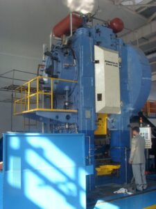 Pressa per stampaggio a caldo Eumuco SP 200 C - 2000 ton (ID:S85959) - Dabrox.com