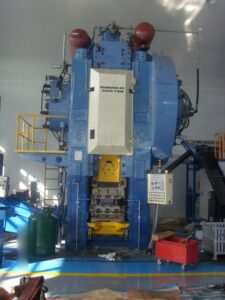 Pressa per stampaggio a caldo Eumuco SP 200 C - 2000 ton (ID:S85959) - Dabrox.com