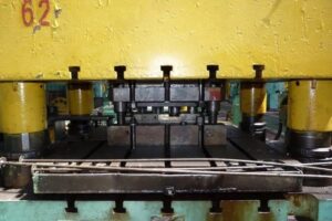 Pressa per stampaggio Tyazhpressmash AA6230 - 100 ton (ID:75512) - Dabrox.com