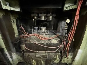 Pressa per stampaggio a caldo Nittan Massey MHFP-2800LW - 2800 ton (ID:76411) - Dabrox.com