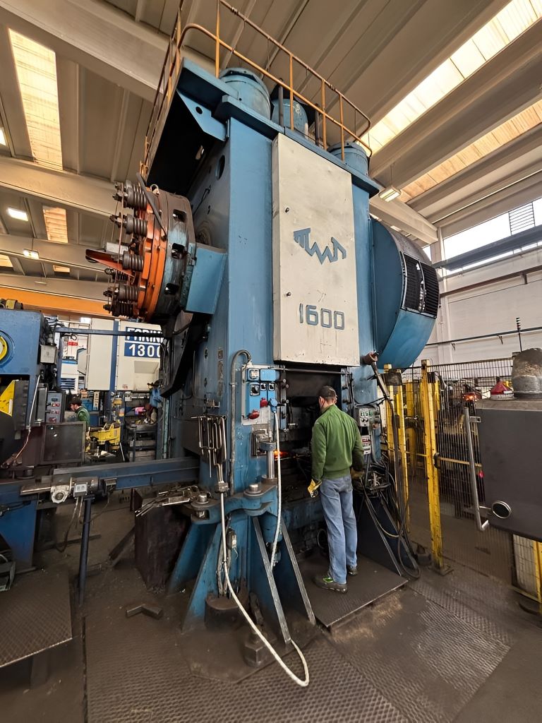 Pressa per stampaggio a caldo TMP Voronezh К04.038.842 - 1600 ton (ID:76417) - Dabrox.com