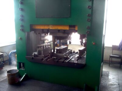 Pressa meccanica Ravne 630T - 630 ton (Foto 1)