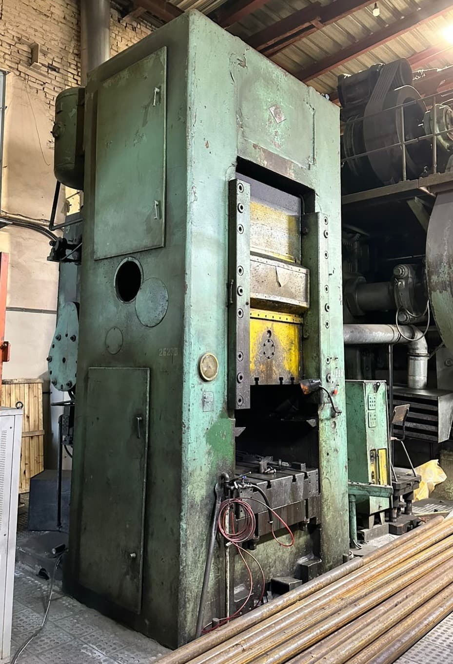 Pressa a ginocchiera Barnaul K8342 - 1600 ton