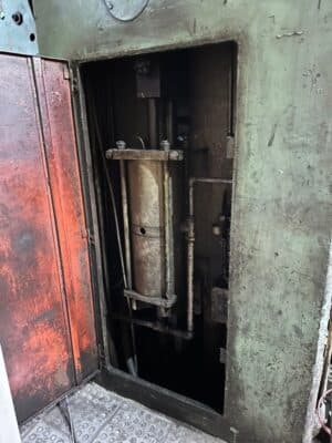 Pressa a ginocchiera Barnaul K8342 - 1600 ton (Foto 2)