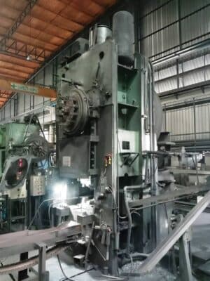 Pressa per stampaggio a caldo Smeral LZK 1600 P - 1600 ton (Foto 1)