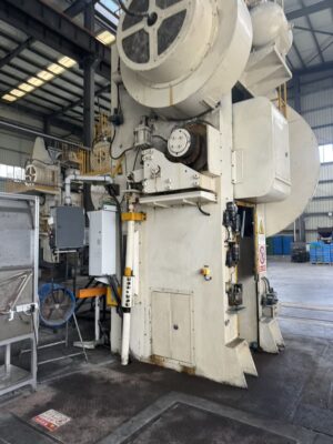 Pressa per fucinatura a freddo Chin Fong KP-650 - 650 ton (Foto 2)