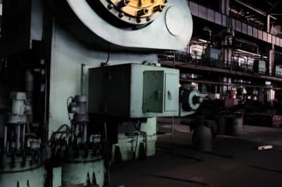 Pressa per stampaggio a caldo TMP Voronezh AKKD8044 - 2500 ton (Foto 11)