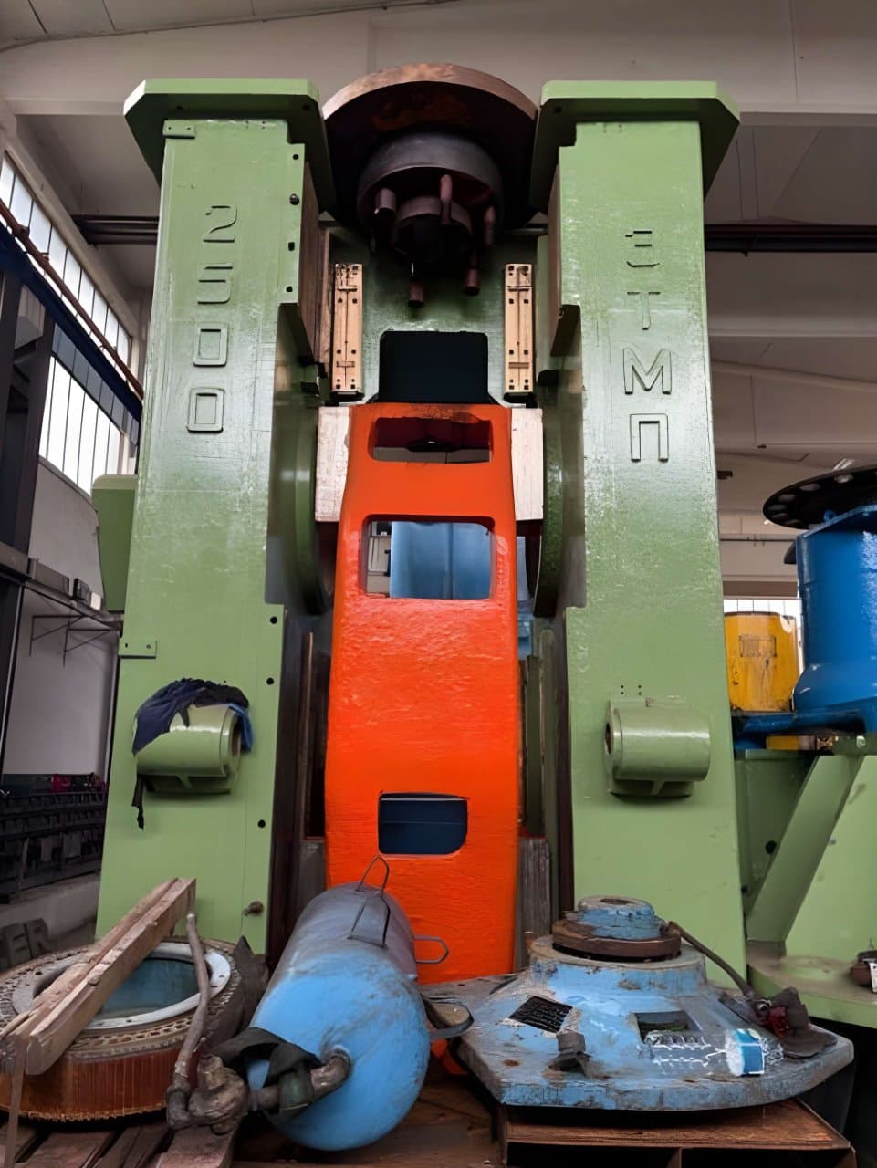 Pressa per stampaggio a caldo TMP Voronezh K8544 - 2500 ton