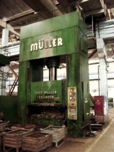 Pressa idraulica Muller ZE 600 - 600 ton (ID:75599) - Dabrox.com