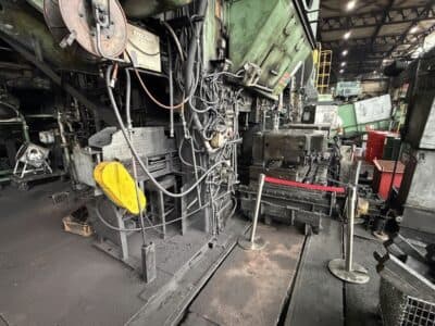 Pressa per stampaggio a caldo Sumitomo FP1600 - 1600 ton (Foto 9)