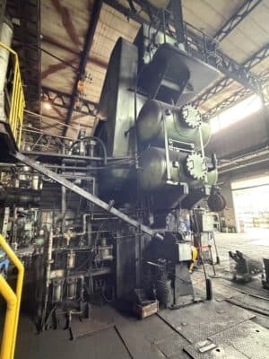Pressa per stampaggio a caldo Sumitomo FP1600 - 1600 ton (Foto 7)