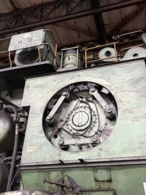 Pressa per stampaggio a caldo Sumitomo FP1600 - 1600 ton (Foto 10)