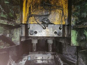 Pressa per stampaggio a caldo TMP Voronezh KB8042 - 1600 ton (ID:S89615) - Dabrox.com
