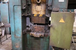 Pressa per stampaggio a caldo TMP Voronezh AKKB8040 - 1000 ton (ID:S84865) - Dabrox.com