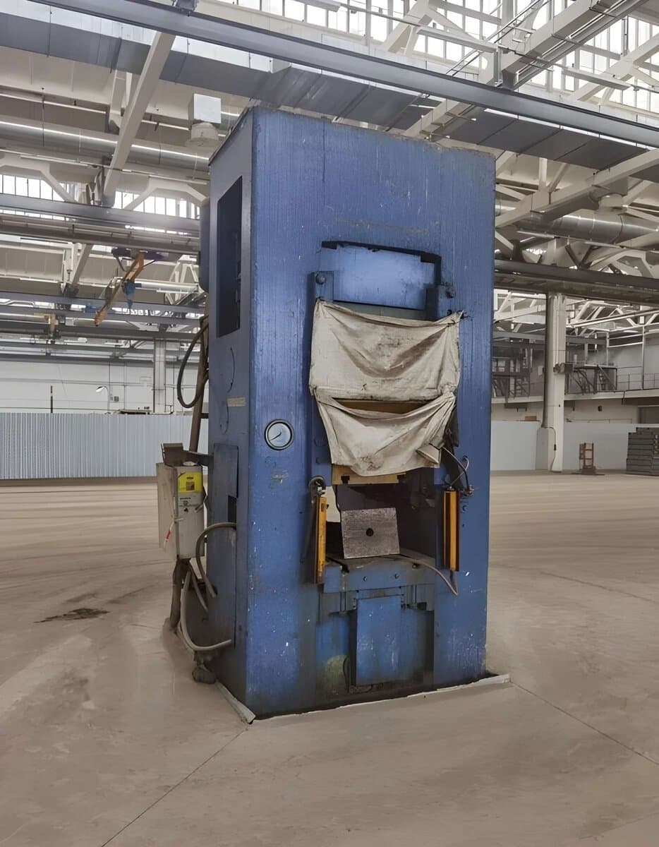 Pressa a ginocchiera Barnaul K8340 - 1000 ton