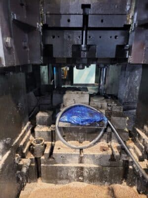 Pressa per stampaggio a caldo TMP Voronezh K8544 - 2500 ton (Foto 4)