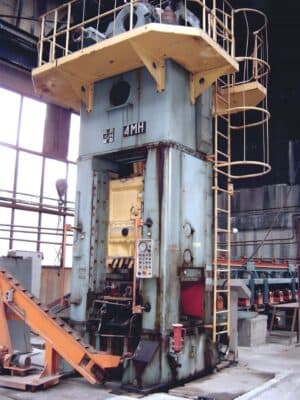 Pressa per sbavatura Kuzlitmash KB9536 - 400 ton  (Foto 3)