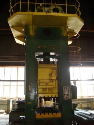 Pressa per sbavatura Kuzlitmash KB9536 - 400 ton (Foto 1)