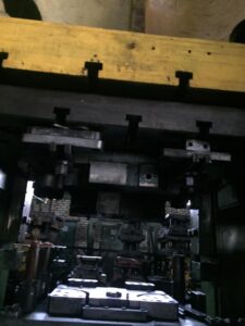 Pressa a sbavare e preformare TMP Voronezh KG2540 A - 1000 ton (ID:S84976) - Dabrox.com