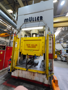 Pressa idraulica Muller ZE 250/315 - 315 ton (ID:76141) - Dabrox.com