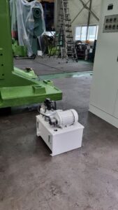 Pressa per stampaggio a caldo Eumuco SP 100 C - 1000 ton (ID:76318) - Dabrox.com