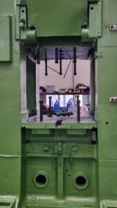 Pressa per stampaggio a caldo Eumuco SP 100 C - 1000 ton (ID:76318) - Dabrox.com