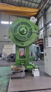 Pressa per stampaggio a caldo Eumuco SP 100 C - 1000 ton (ID:76318) - Dabrox.com