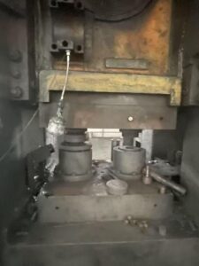 Pressa per stampaggio a caldo Smeral LZK 2500 - 2500 ton (ID:76311) - Dabrox.com