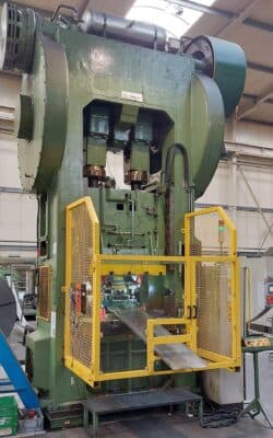 Pressa per stampaggio Schuler P2E2S 315/1.25 - 315 ton (Foto 4)