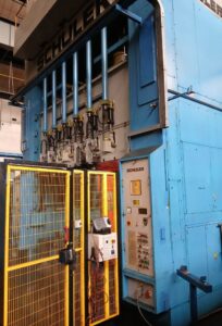 Linea di stampaggio Schuler G2 - 3800 ton (ID:76324) - Dabrox.com