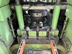 Pressa per stampaggio a freddo Aida PK-200 - 2000 ton (ID:76330) - Dabrox.com