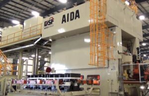 Pressa per stampaggio Aida DSF-S4-15000-610-245 - 1500 ton (ID:75935) - Dabrox.com